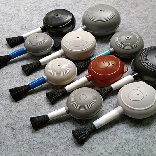 Kreslená fúkacia kefa na medvedíka na čistenie rozsahov alebo drážok